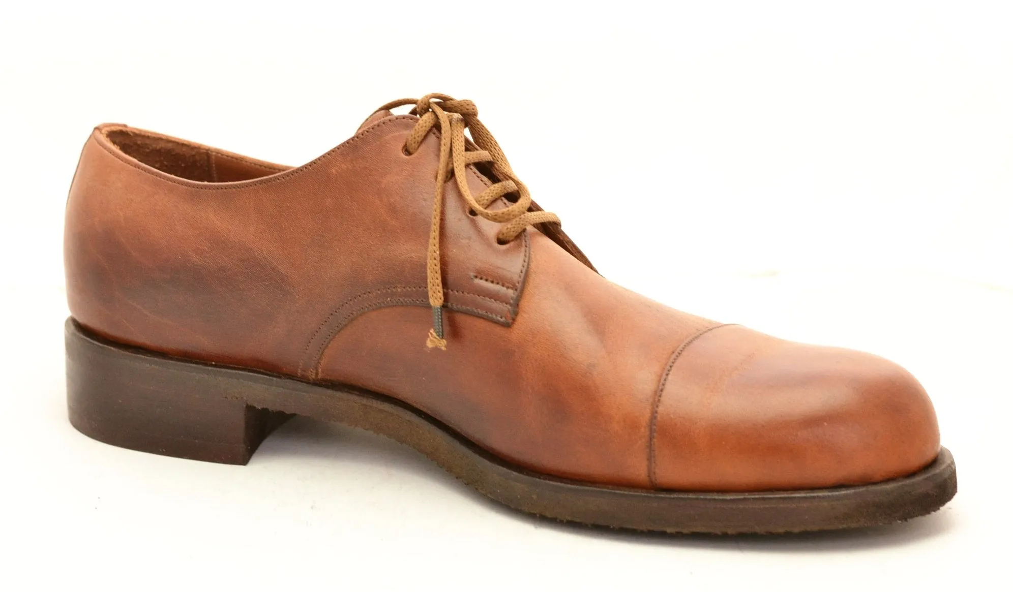 Derby toe cap shoe / tan cordovan