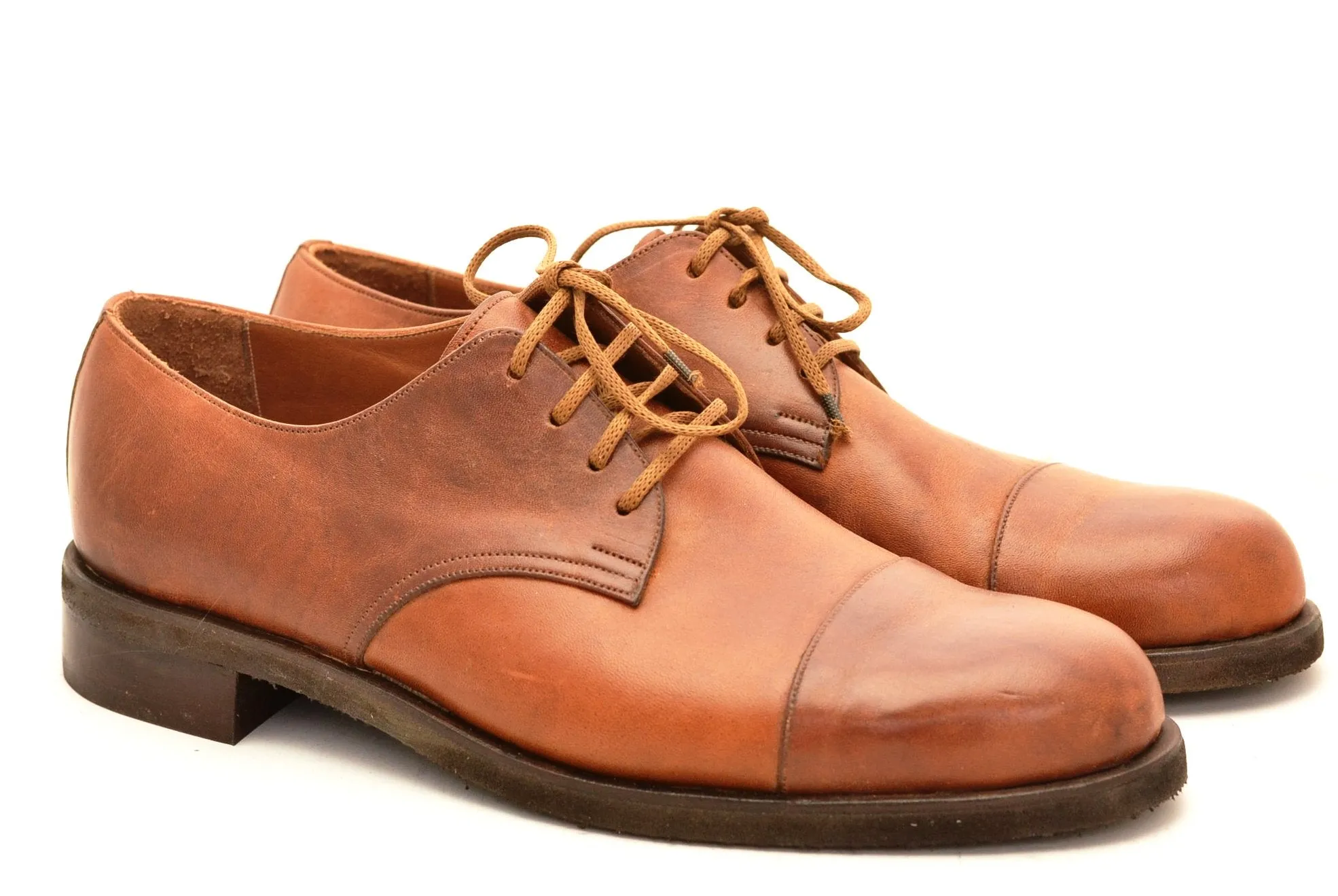 Derby toe cap shoe / tan cordovan